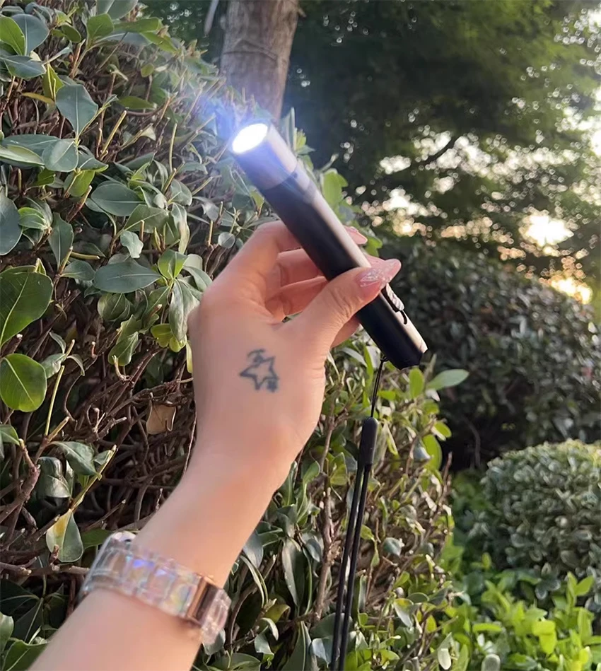 Portable High Voltage Arc Multifunctional Self-Defense Flashlight Electric Arc Flashlight with Alarm and Window Breaker
